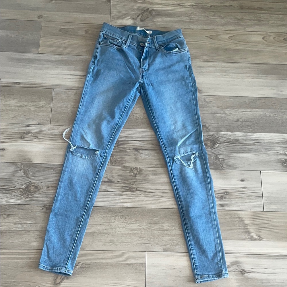 Levi's 710 Super Skinny Blue Jeans with Distressed Style
..very good stretch!!!